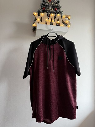 Kapucnis férfi felső