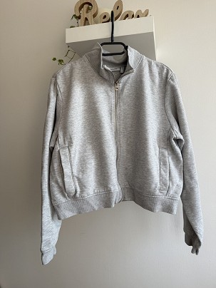 Szürke cipzáras pulóver