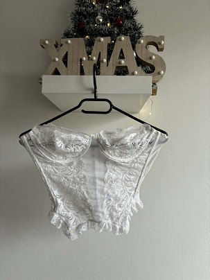 Triumph csipkés fűző