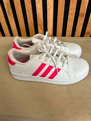 Adidas cipő (37 1/3)