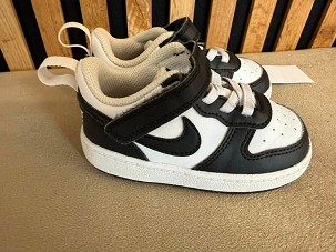 Nike kiscipő (22)