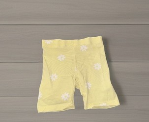 Kislány rövidnadrág
