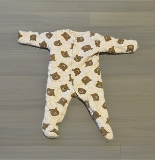 Kisfiú vastag rugdalózó