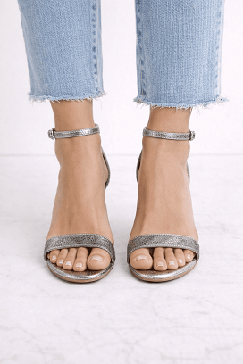 Ezüst magassarkú szandál