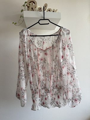 Női virágos felső