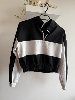 Fekete-fehér pulcsi