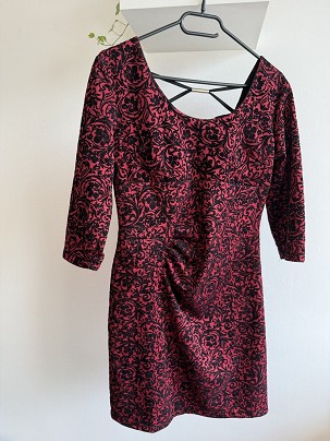 Piros fekete mintás ruha